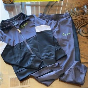 NWOT Boys Nike Track Suit Size 6